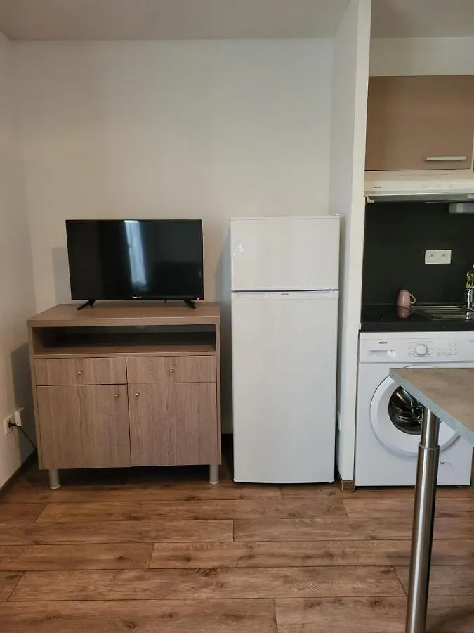 Appartement studio refait à neuf à Fréjus