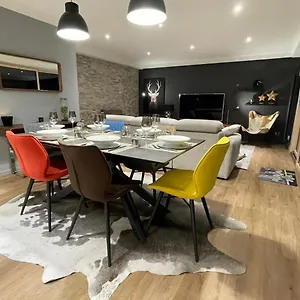 https://aux-pierres-du-clos.hotels-rhonealpes.com